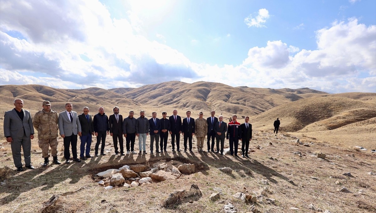 Bitlis Valisi Karakaya, Karçinbaşı bölgesinde incelemelerde bulundu