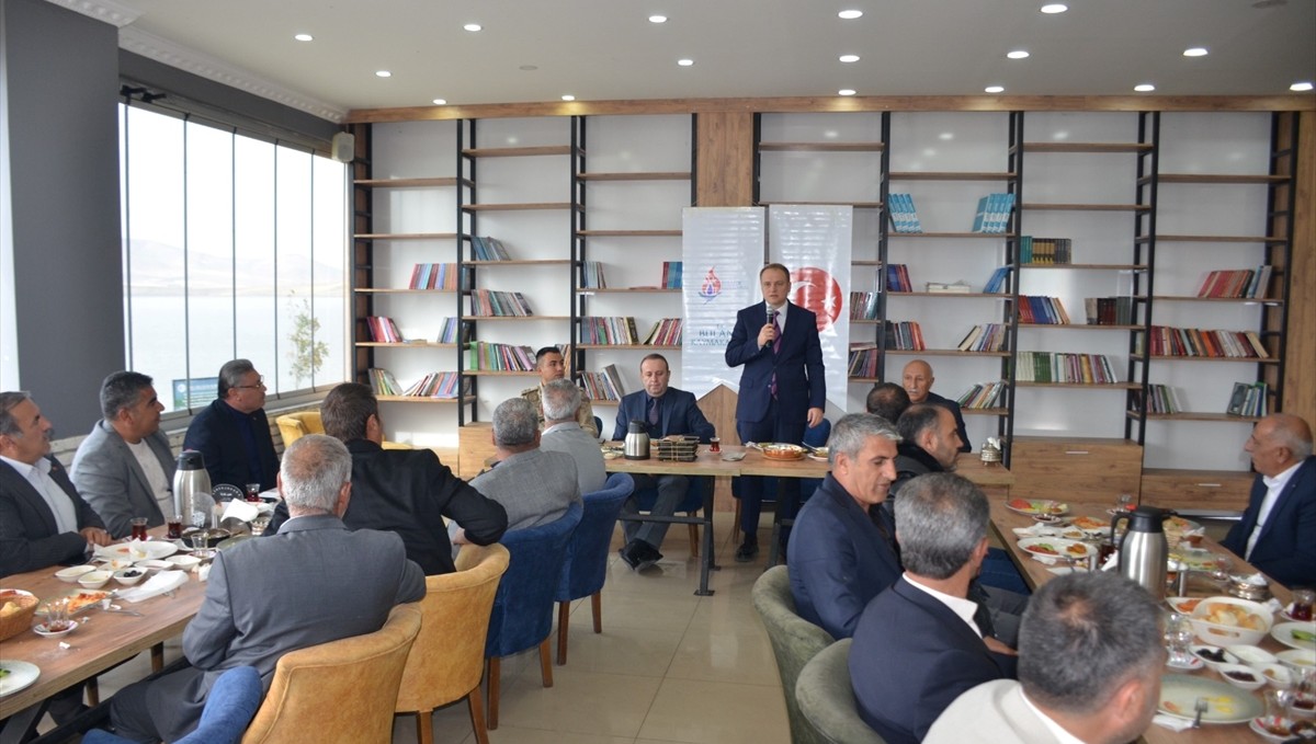 Bulanık Kaymakamı Koşansu, muhtarla bir araya geldi