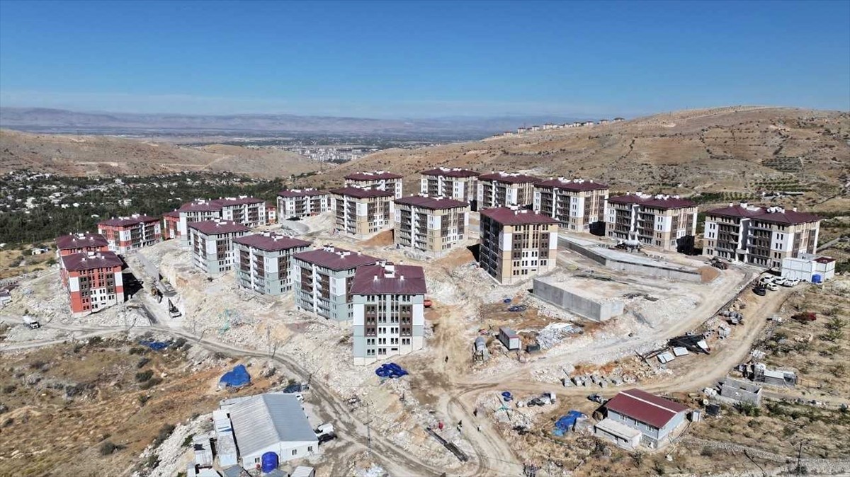 Depremlerden etkilenen Yeşilyurt'ta afetzedeler için yapılan 512 konutta sona gelindi