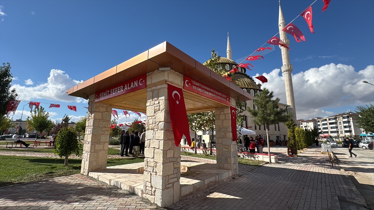 Elazığ'da Şehit Piyade Sözleşmeli Er Sefer Alan'ın anısına yaptırılan çeşmenin açılışı gerçekleştirildi