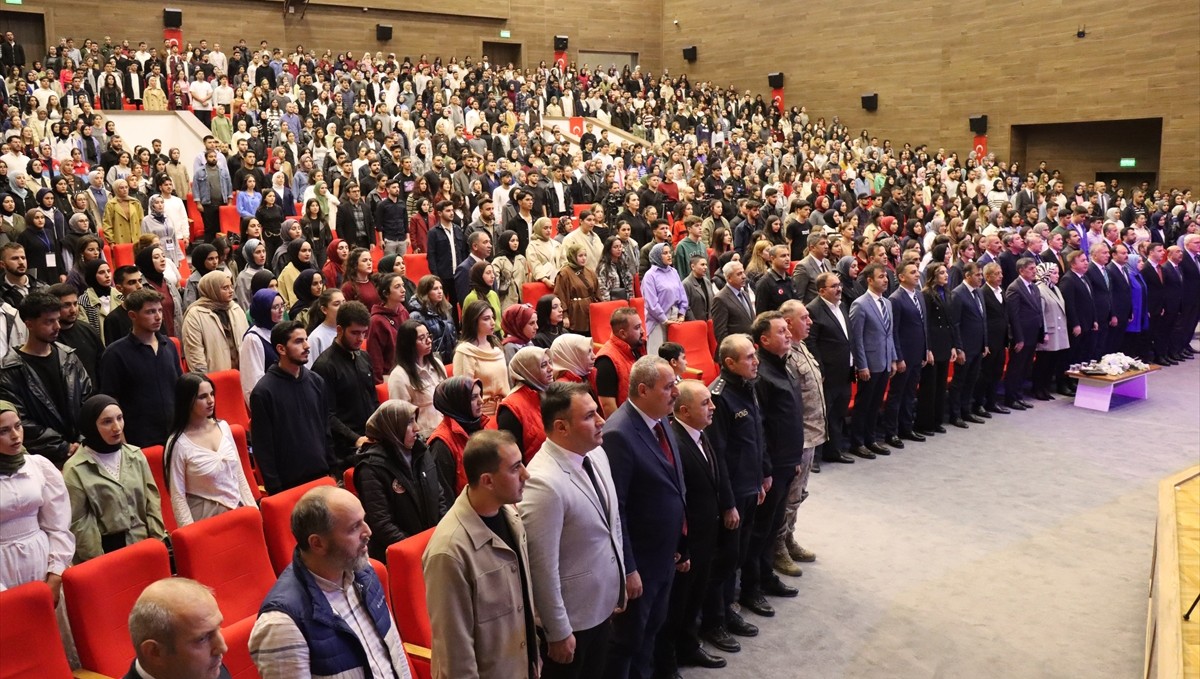 Erzincan'da valilik girişimiyle 2 bin 351 üniversite ve lise öğrencisine burs verildi