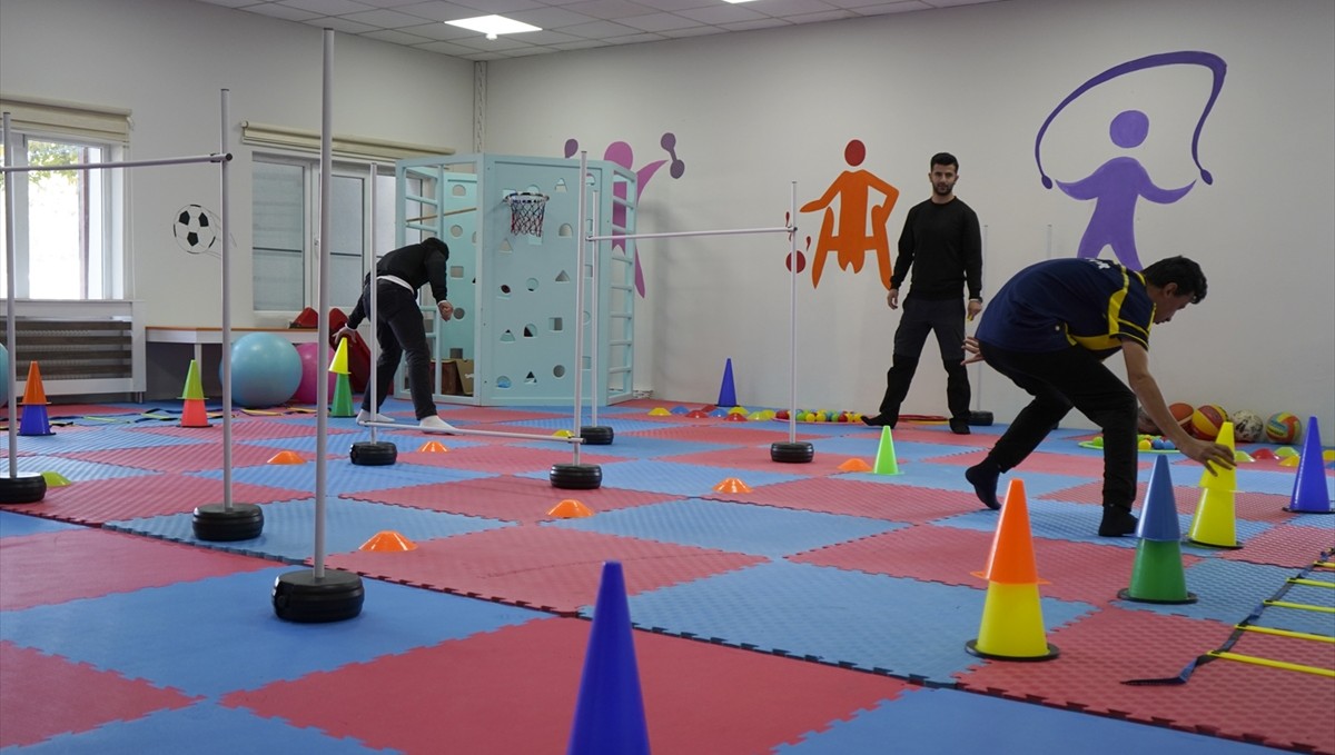 Erzurum Büyükşehir Belediyesi, açtığı kurslarla engellileri hayata kazandırıyor