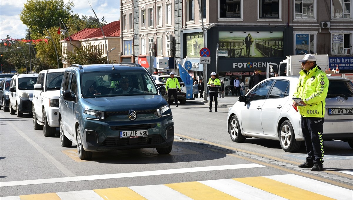 Erzurum'da "önce yaya" kuralının yaygınlaştırılması için havadan ve karadan denetim yapıldı