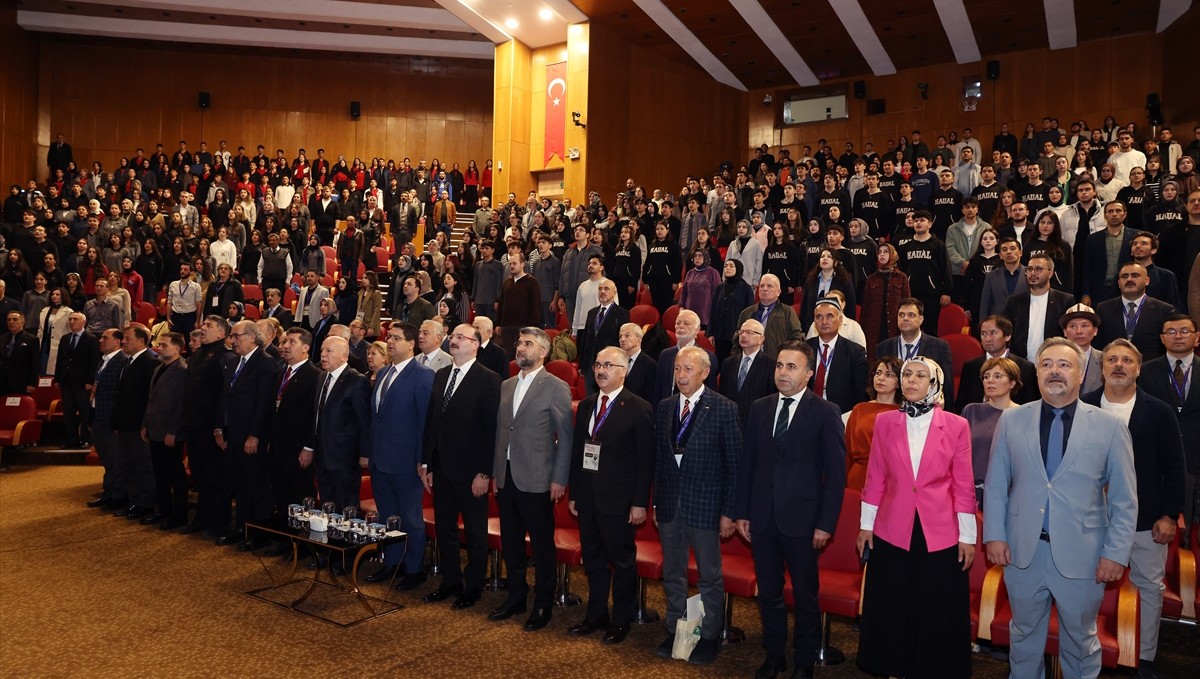 Erzurum'da "Vefatının 50. Yılında Nurettin Topçu Uluslararası Bilgi Şöleni" başladı