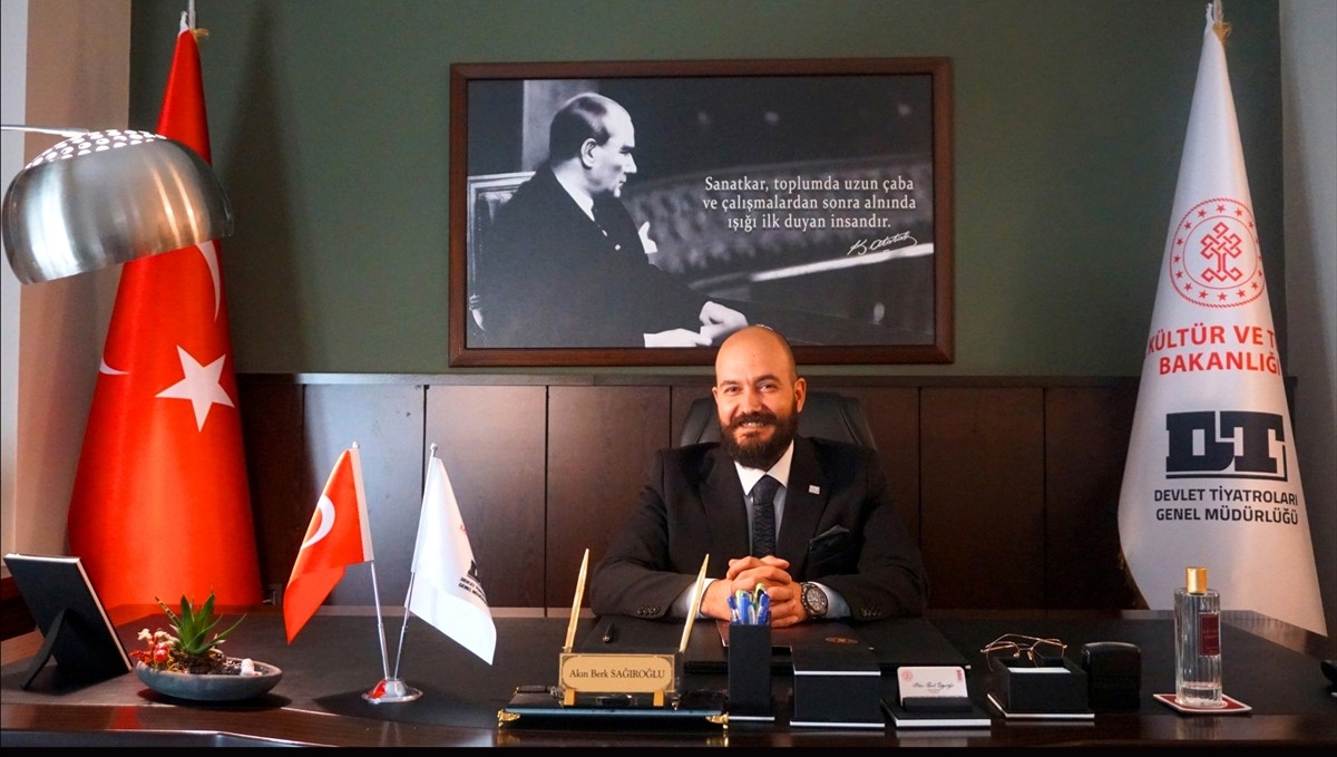 Erzurum Devlet Tiyatrosu Hadi Artık Birlikte Gülelim mottosuyla yeni sezonu başlattı