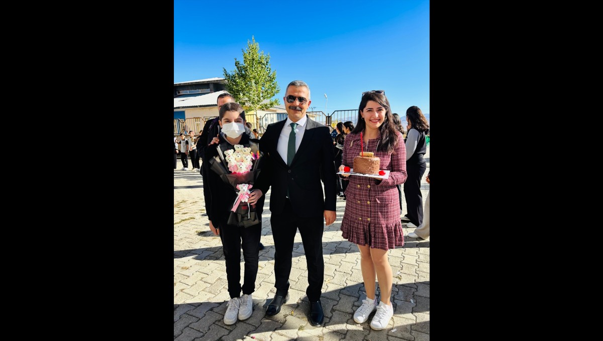 Hastalığını yenerek 13 ay sonra okuluna kavuşan öğrenciye duygulandıran karşılama