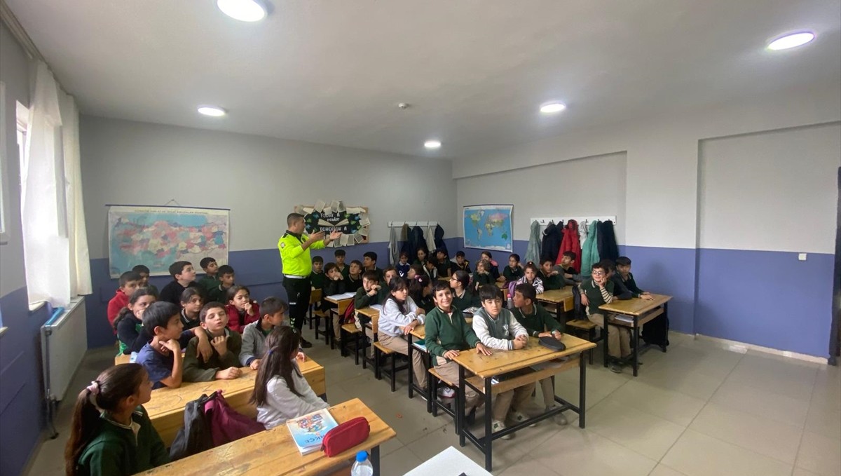 Hizan'da öğrencilere trafik eğitimi verildi