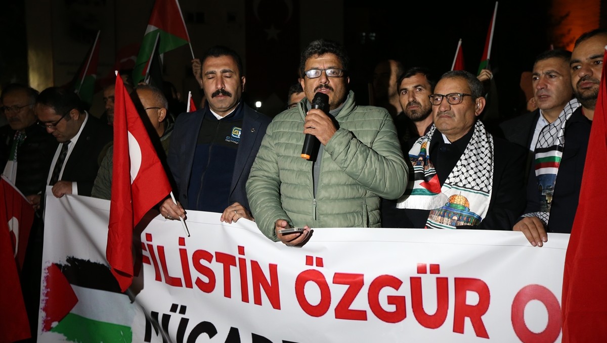 Kars'ta İsrail'in Küresel Sumud Filosu'na saldırılarına tepki gösterildi