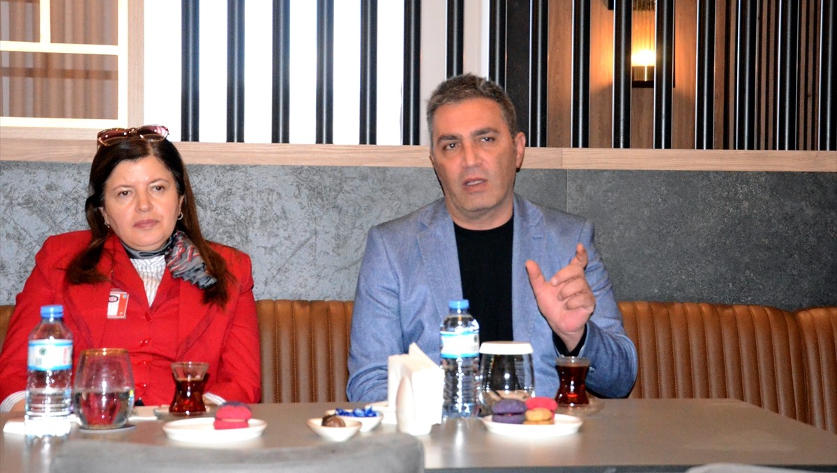 Kars'ta kış sezonunda uçak sefer ve saatleriyle ilgili toplantı düzenlendi