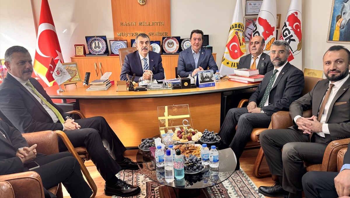 Milli Eğitim Bakanı Tekin'den Erzurum'da sürpriz okul ziyareti