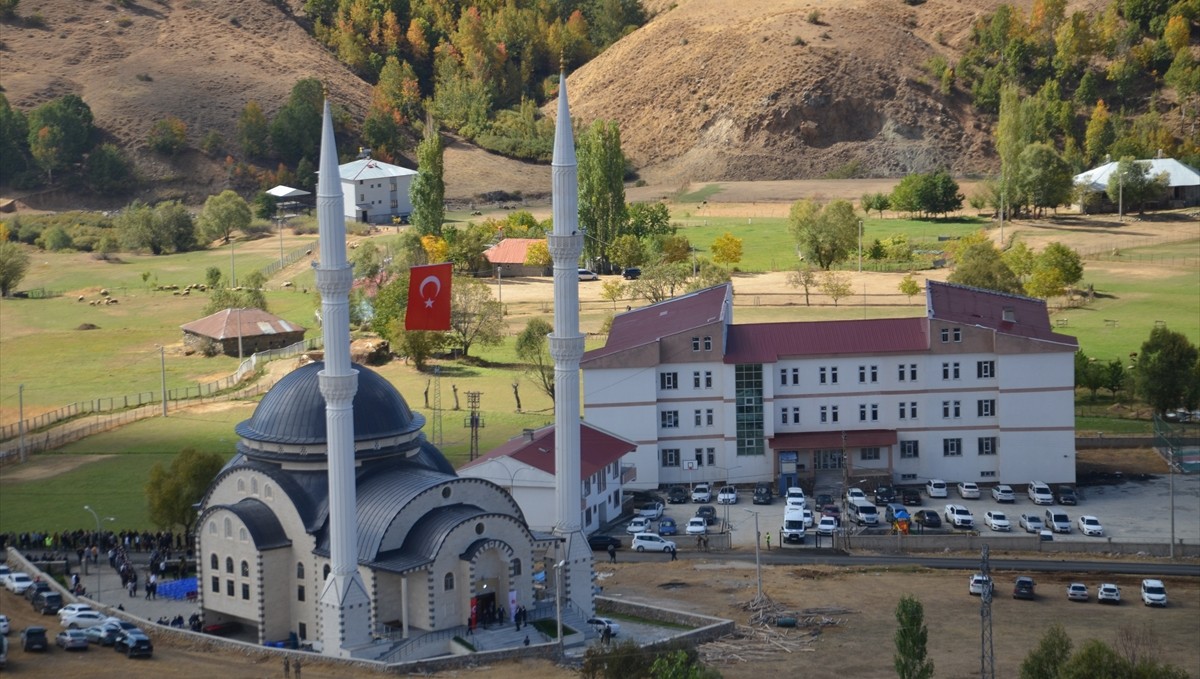 Muş'ta 800 kişilik cami düzenlenen törenle ibadete açıldı