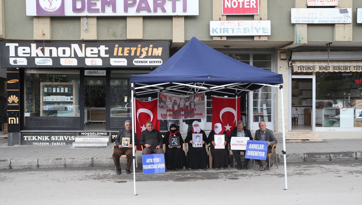Muş'ta ailelerin, DEM Parti önündeki eylemleri devam ediyor