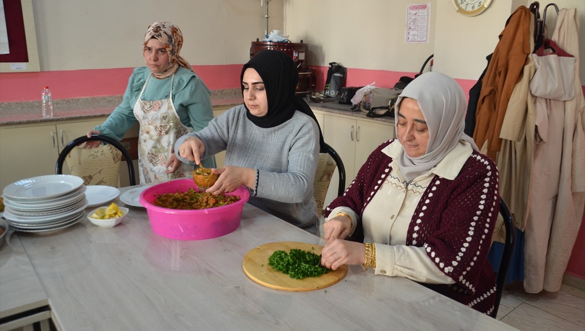 Muşlu kadınlar aşçılık kursuyla meslek sahibi oluyor