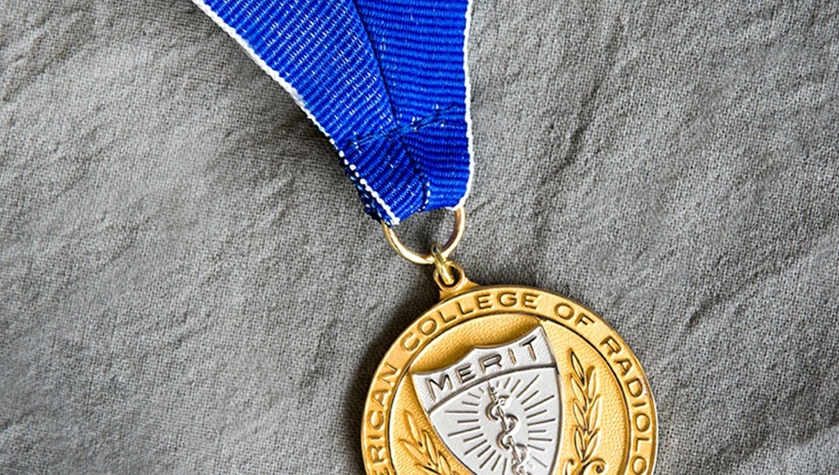 Prof. Dr. Banu Atalar'a Amerikan Radyoloji Koleji'den "Onursal Üye" ödülü