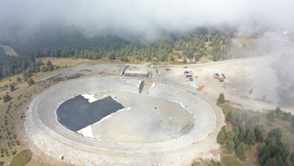 Sarıkamış Kayak Merkezi sezonu açmak için artık kar yağışını beklemeyecek