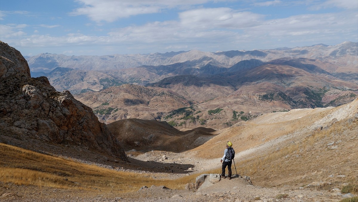 Sultan Baba Dağı tırmanış tutkunlarını yaban hayatıyla ve eşsiz manzaralarla buluşturuyor