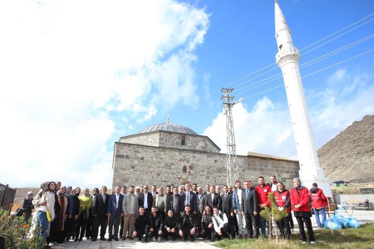 Tarihi Toprakkale Camii Bilim Kafe Buluşmalarına Ev Sahipliği Yaptı1