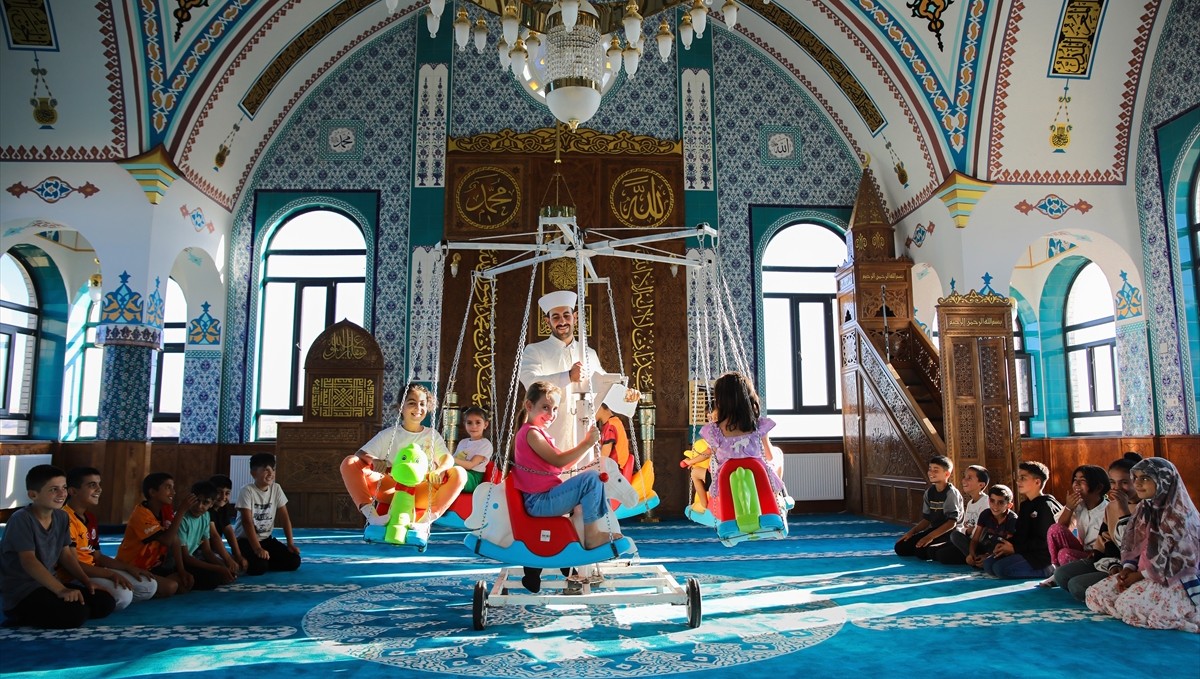 Van'da çocuklar camilerde düzenlenen etkinlikle eğlenceli vakit geçirdi