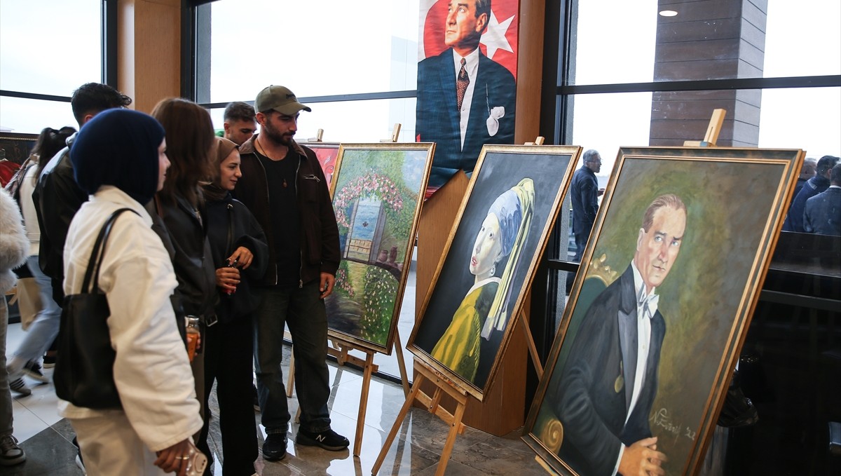 Van'da hükümlü ve tutukluların yaptığı eserler sergilendi