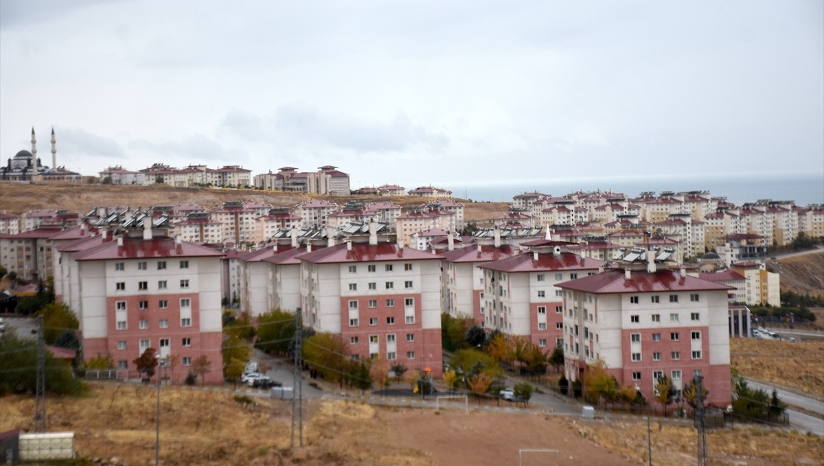 Van'da TOKİ'nin inşa ettiği deprem konutları güvenli yaşam alanına dönüştü