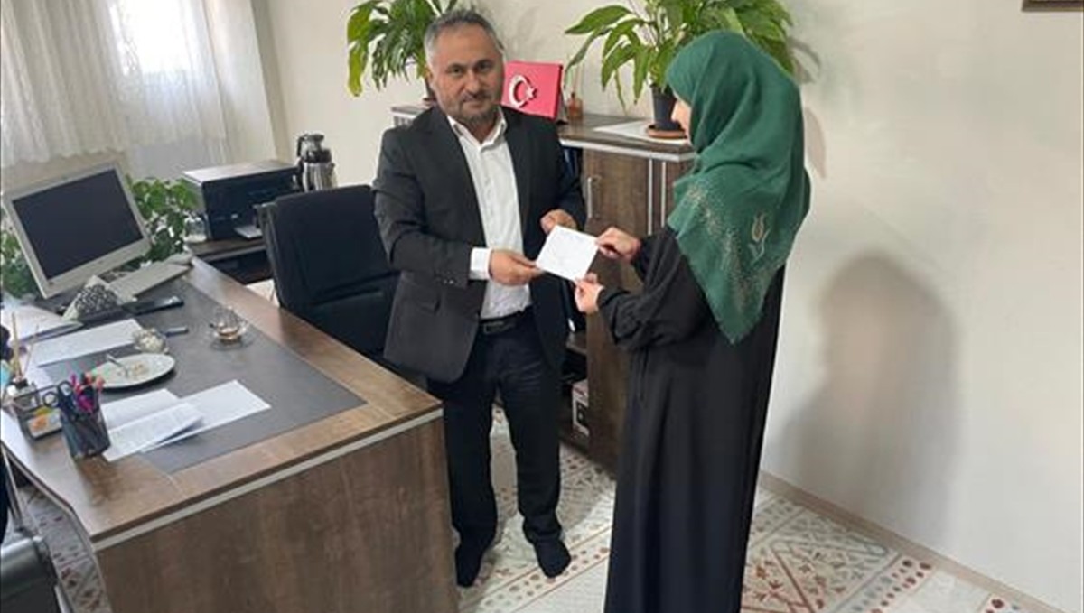 Yaptığı bilekliklerden elde ettiği geliri Gazzelilere bağışladı