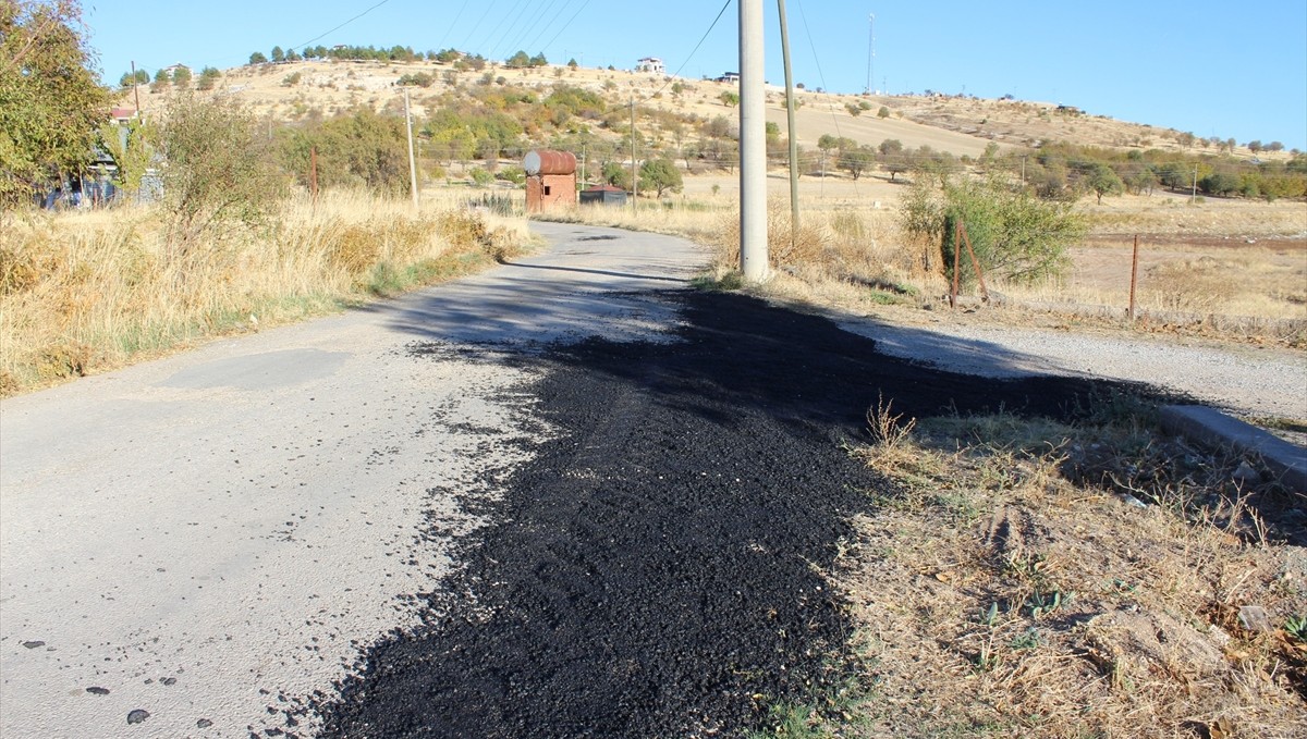 Ağın Belediyesinden çevre düzenlemesi ve yol yenileme çalışmaları