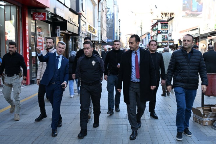 Ağrı Emniyet Müdürü Önder, kent merkezinde güvenlik tedbirlerini denetledi3