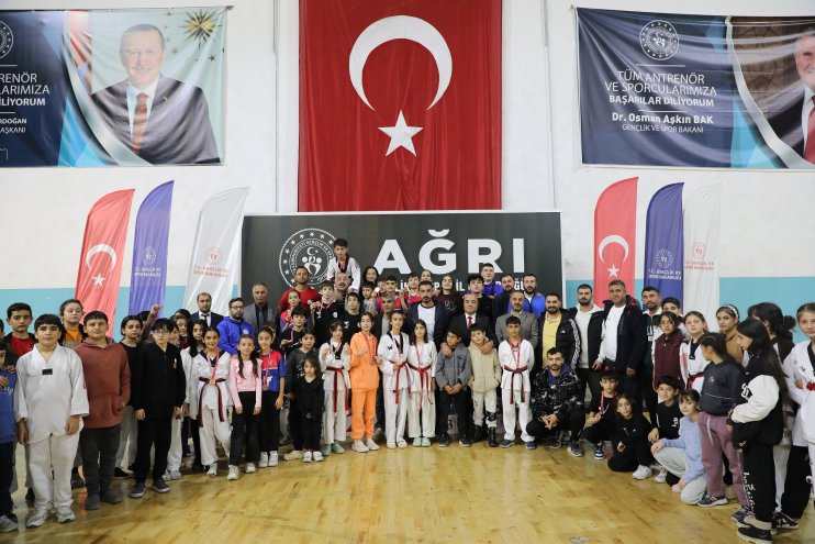 Ağrı, Taekwondo Dostluk Müsabakalarına Ev Sahipliği Yapıyor11