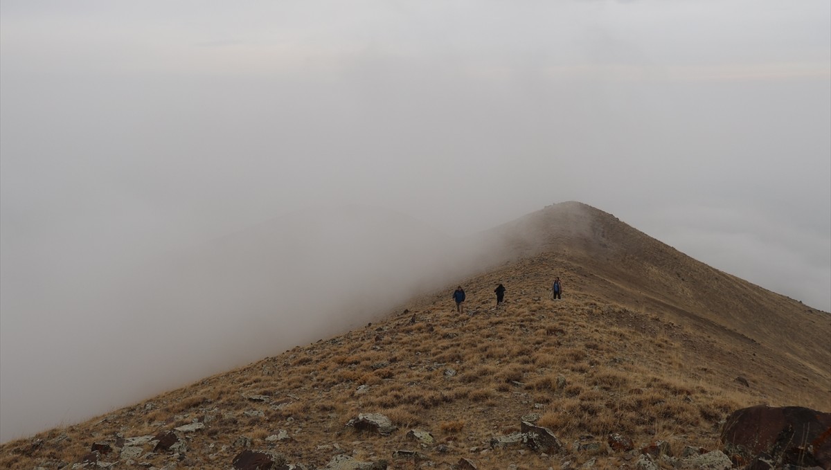Aras Dağları sisler altında görüntülendi
