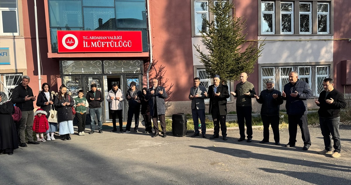 Ardahan'da 20 kişi umreye uğurlandı