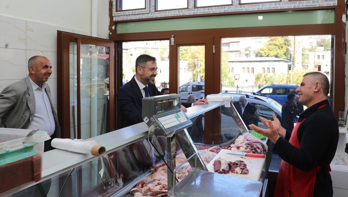 Bitlis Belediye Başkanı Tanğlay, esnaf ve kent sakinleriyle bir araya geldi