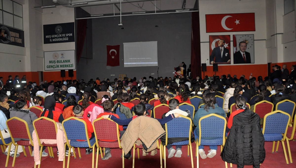 Bulanık'ta 24 Kasım Öğretmenler Günü kutlandı