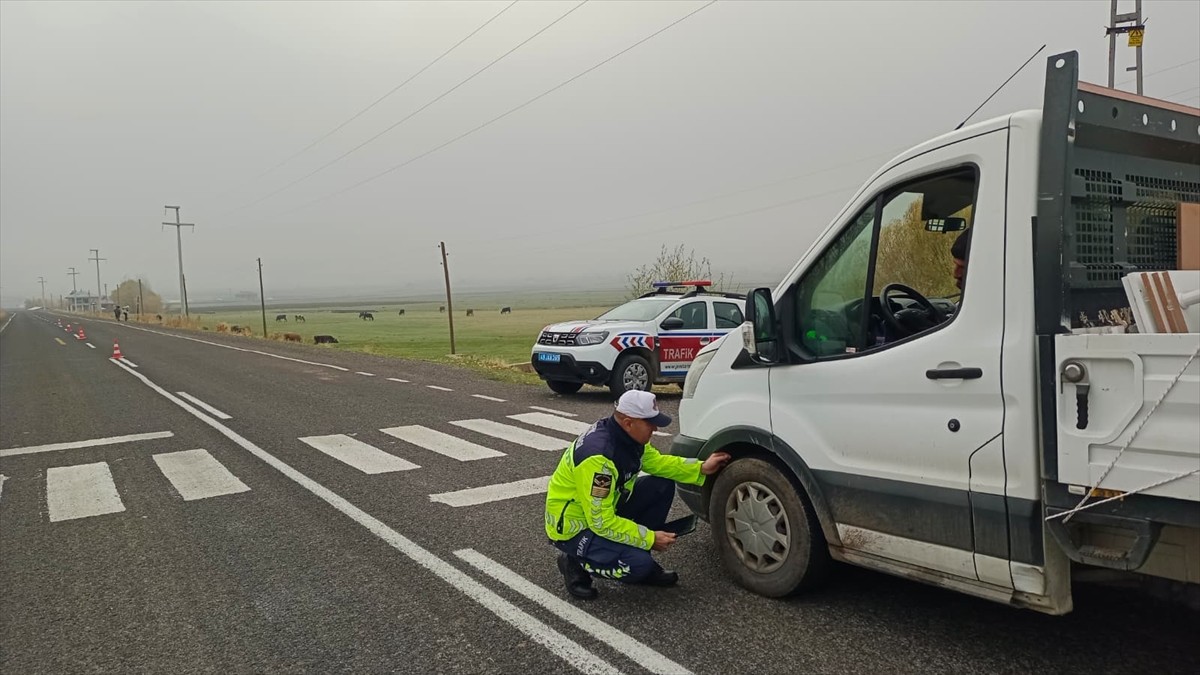 Bulanık'ta zorunlu kış lastiği denetimi yapıldı