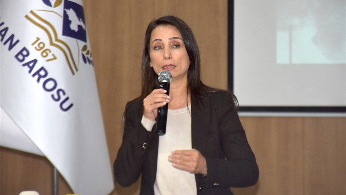 DEM Parti Eş Genel Başkanı Hatimoğulları, Van'da "Sivil Toplum Buluşması" programına katıldı