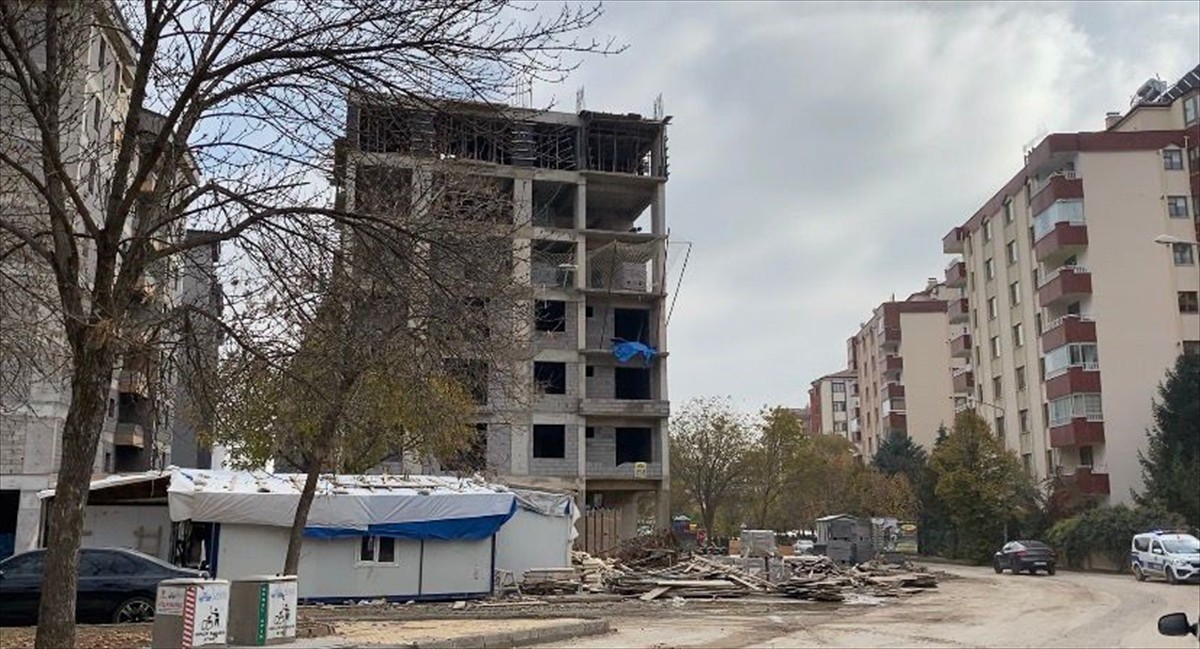 Elazığ'da inşaattan düşen işçi öldü