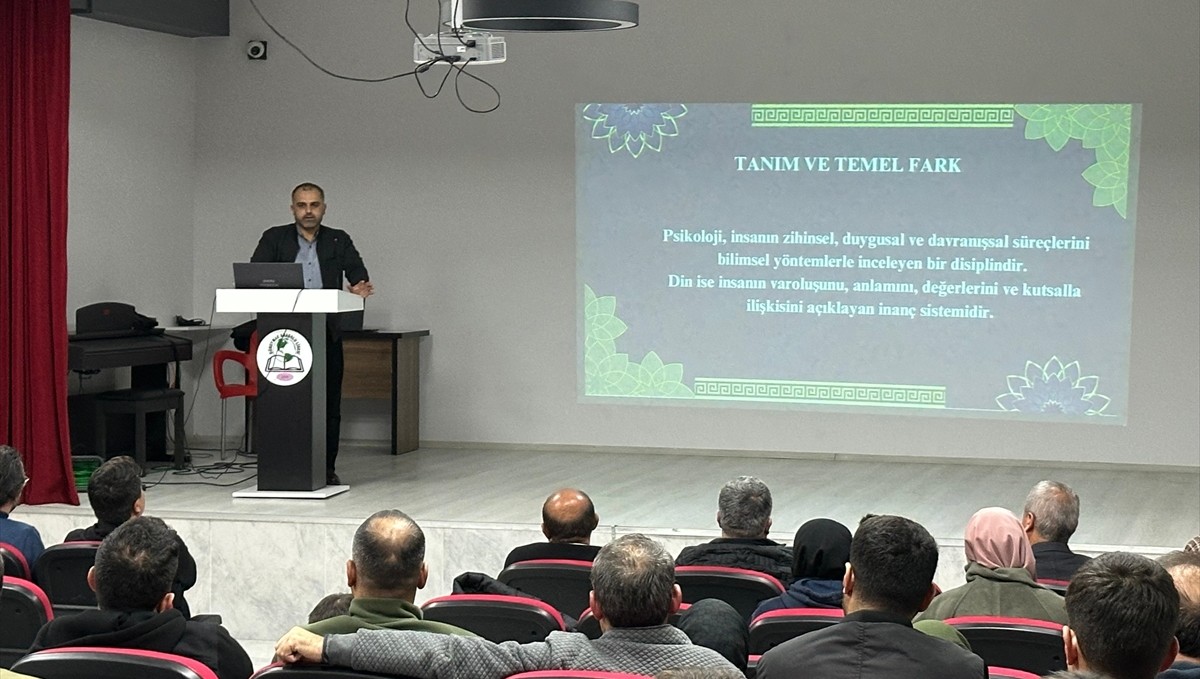 Güroymak'ta "Öğretmen Akademileri" programı düzenlendi