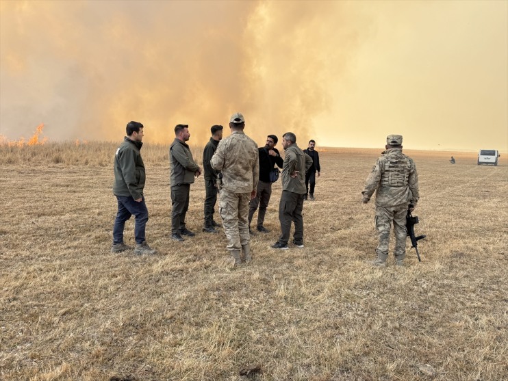 müdahale yangına ediliyor Nehil havadan Sazlığı