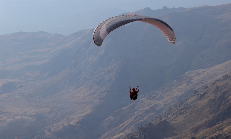 Hakkari renkleniyor paraşütüyle yamaç semaları 11