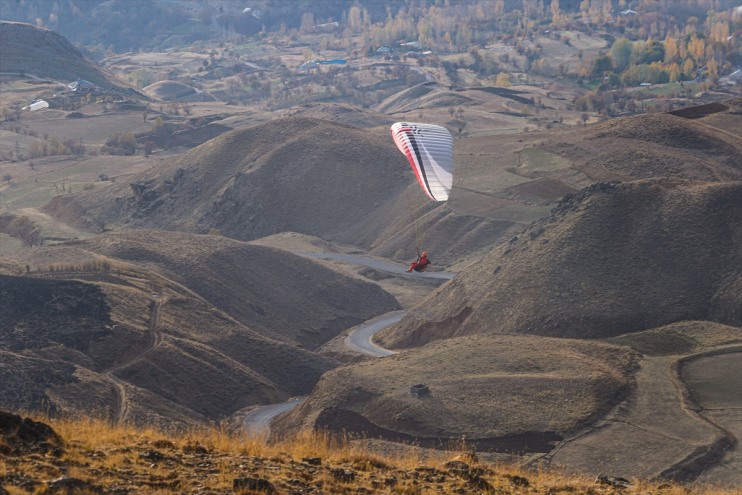 renkleniyor paraşütüyle Hakkari semaları yamaç 6