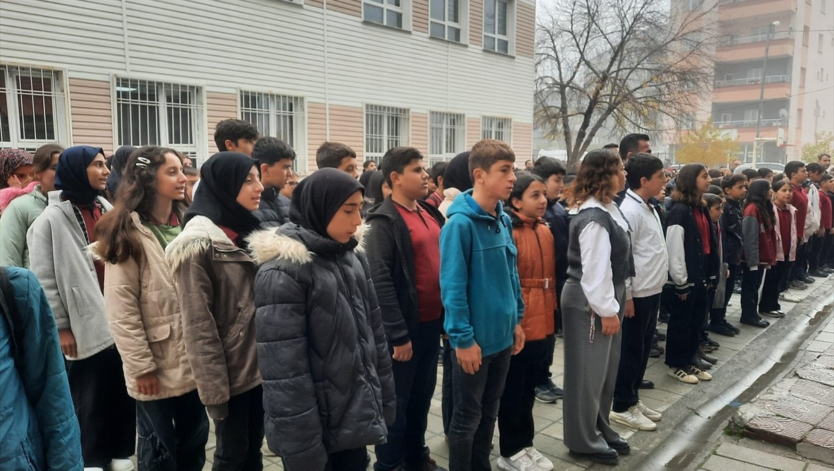 Hizan'da okullarda ara tatil sonrası ilk ders zili çaldı