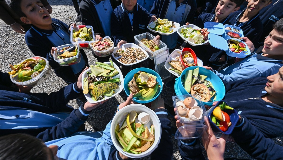 İran sınırındaki okulun öğrencileri çevre bilincini yaşayarak öğreniyor