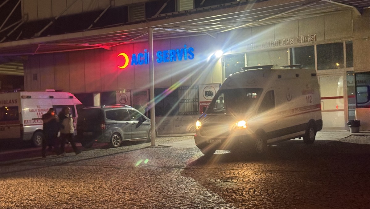 Kars'ta bir kişi tartıştığı eşini bıçaklayarak öldürdü