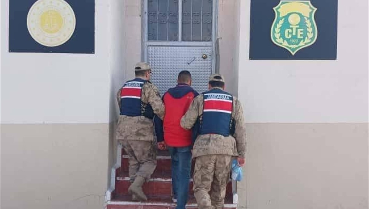 Kars'ta "şantaj" suçundan aranan firari hükümlü yakalandı