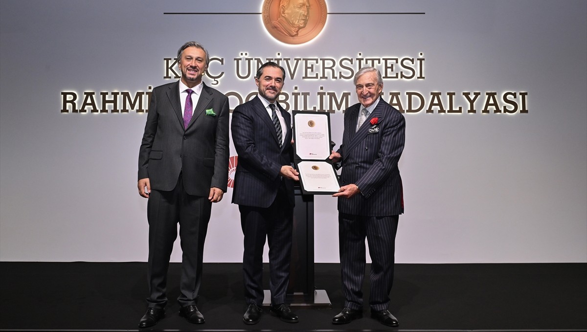 Koç Üniversitesi Rahmi M. Koç Bilim Madalyası Prof. Dr. Ufuk Akçiğit'e verildi