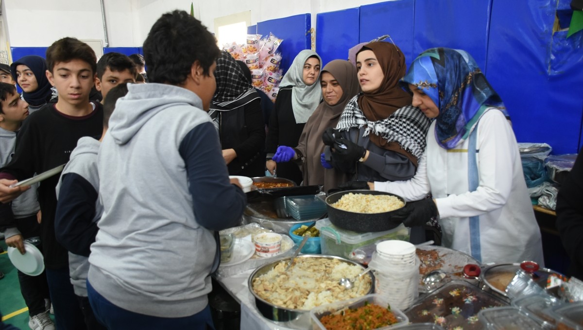 Malatya'da lise öğrencileri Gazze yararına kermes düzenledi