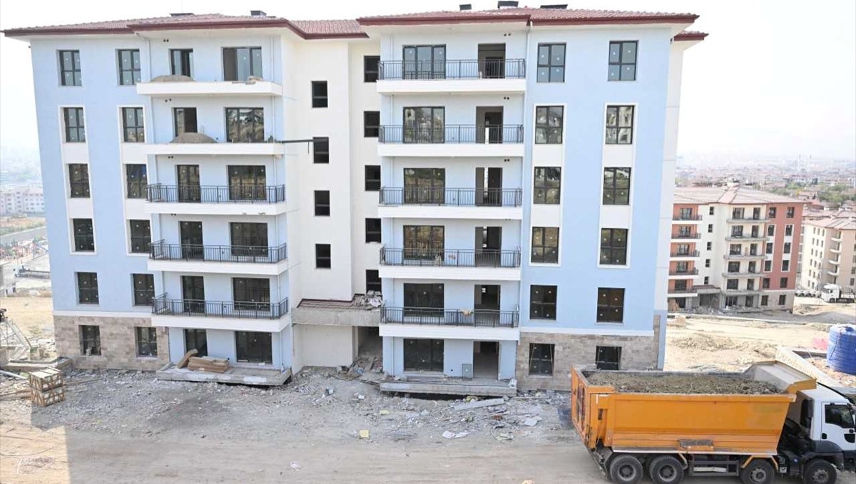 Malatya'nın Battalgazi ilçesinde deprem konutları ve iş yerlerinde sona yaklaşıldı