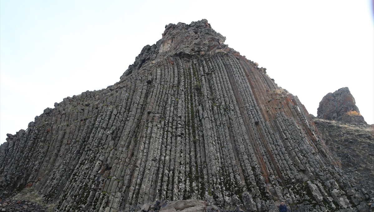 Muş'ta tabiat harikası bazalt sütunları keşfedilmeyi bekliyor