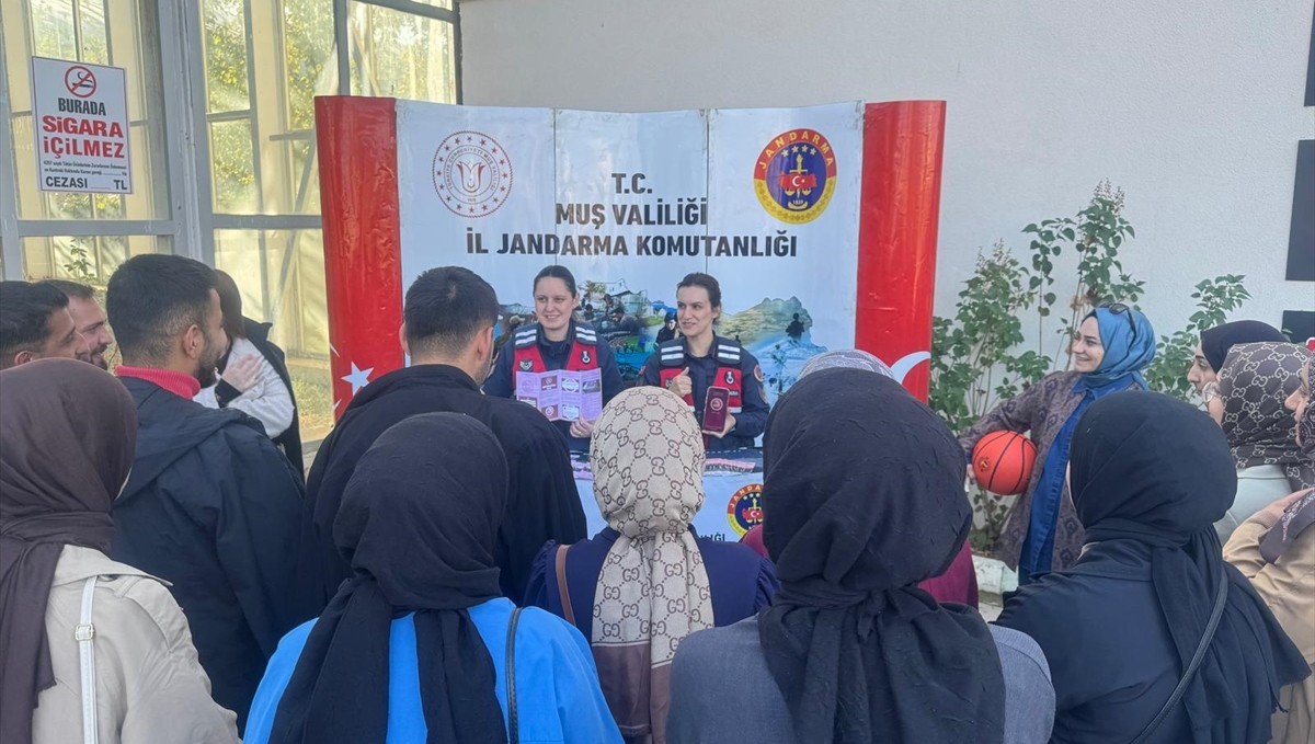 Muş'ta üniversite öğrencilerine "KADES" uygulaması tanıtıldı
