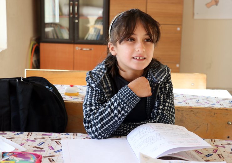 Sedanur öğretmenin Ağrı kırsalındaki tek öğrencisiyle sevgi dolu eğitim yolculuğu11