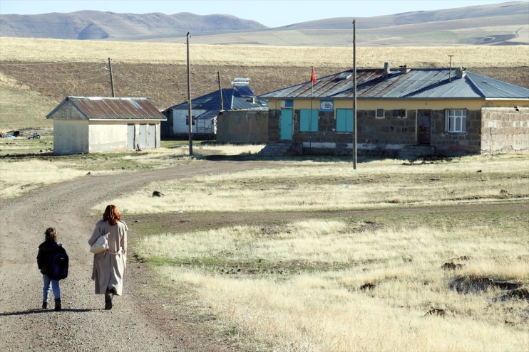 Sedanur öğretmenin Ağrı kırsalındaki tek öğrencisiyle sevgi dolu eğitim yolculuğu5